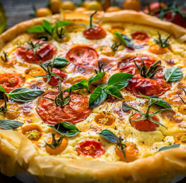 Kürbis-Hack-Quiche mit Kirschtomaten 